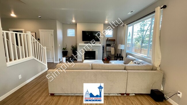 Building Photo - Step into the luxurious comfort of your dream home!