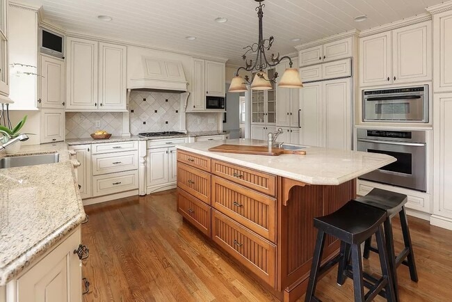 Building Photo - 325 Arden Rd