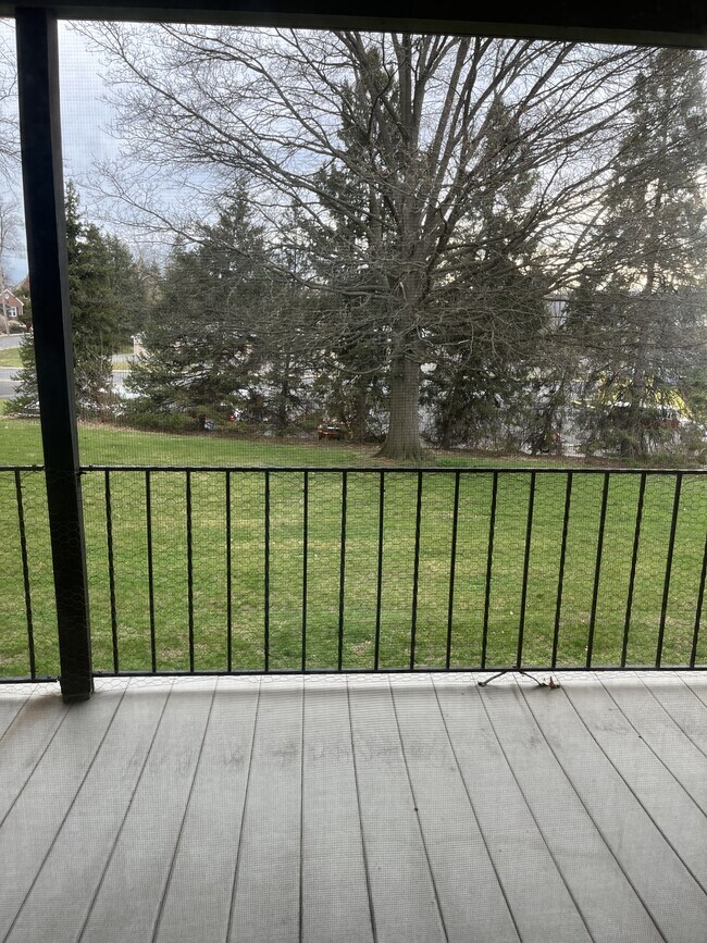 Building Photo - 611 Lincoln Way W