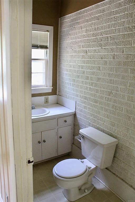 Half bath - 2069 Gorgas St