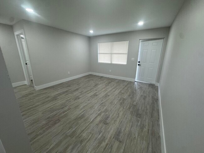 Building Photo - 2590 Hayden Dr