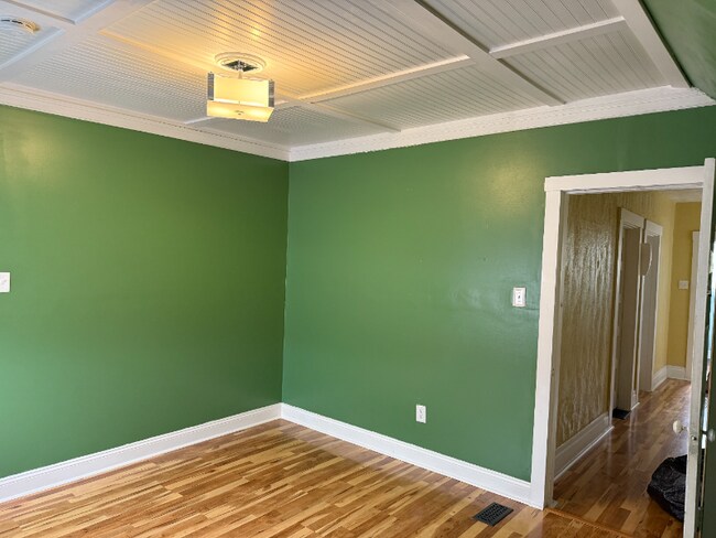 Building Photo - 123 Clearview Ave