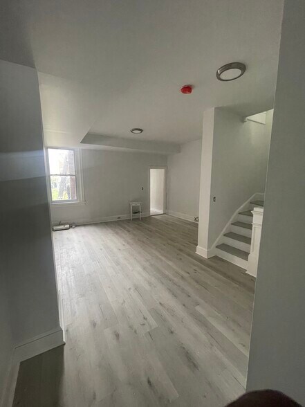 Building Photo - 529 Irving St NW
