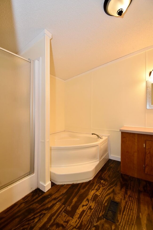 Building Photo - 3 Bedroom 2 Bath Mobile Home in Choudrant