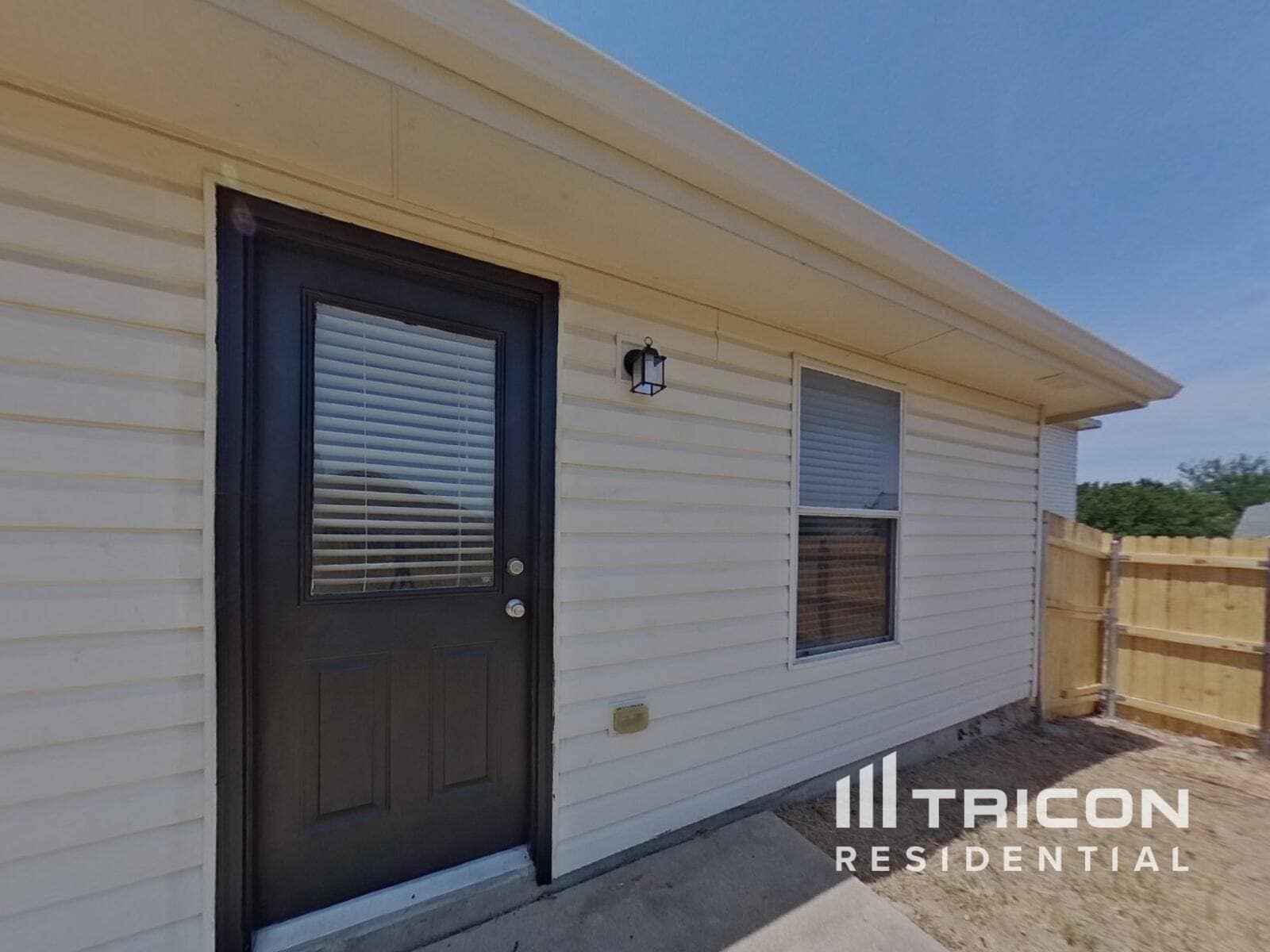 Building Photo - 14124 Cochise Dr