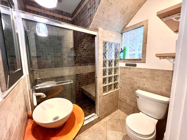 Building Photo - 5735 Howe St