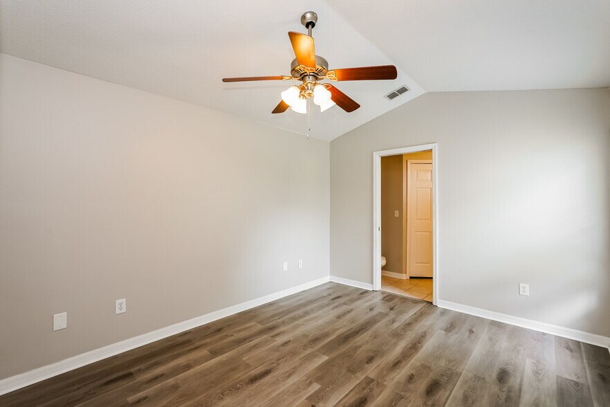 Building Photo - 6171 Skylarkcrest Dr