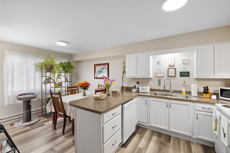 Building Photo - 6301 Frankn Dot Dr