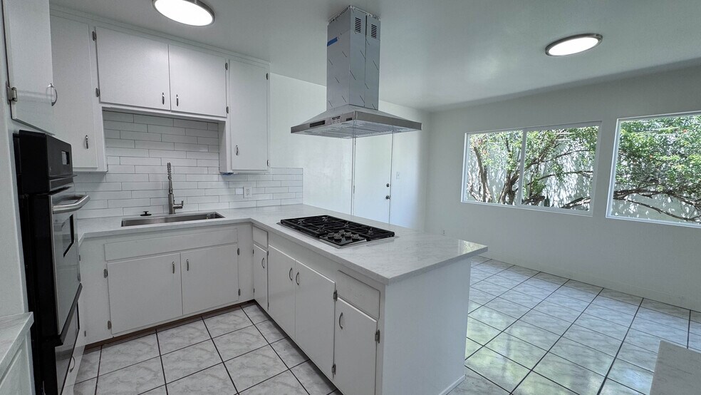 Building Photo - 716 Glenway Dr