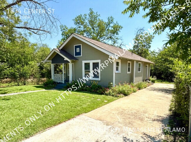 Building Photo - 1834 Center St