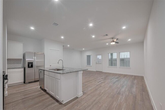 Building Photo - 3017 La Rambla Dr