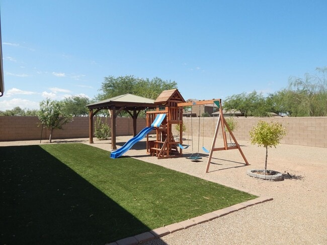 Building Photo - 3 bedrooms over 2200 Square Feet - Single Story-Marana