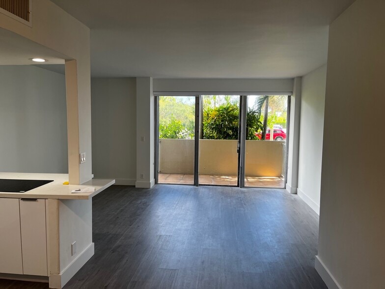 Building Photo - 880 NE 69th St