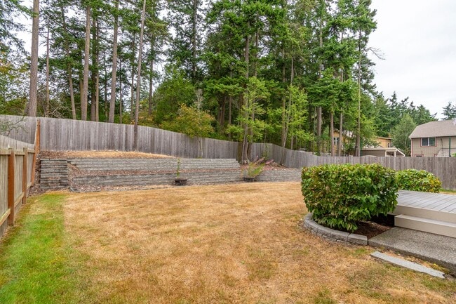 Building Photo - Stunning 3 Bed 2.5 Bath home in Fairway Point