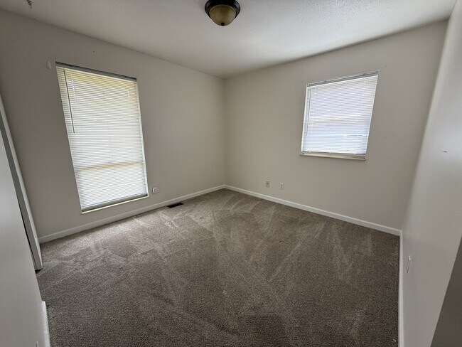Building Photo - 423 Kendall Rd