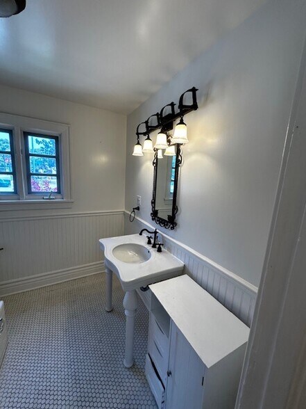 Building Photo - 2046 N Highland Ave