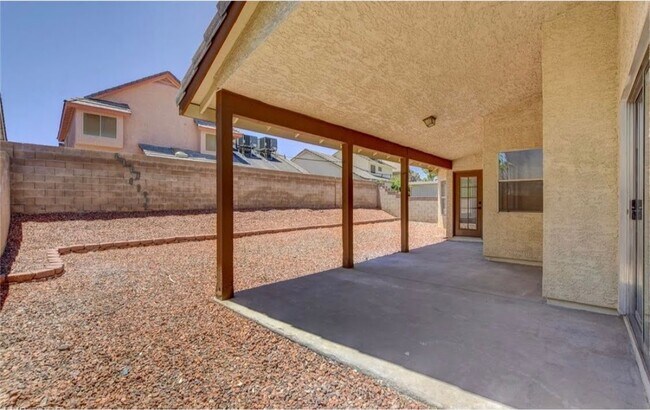 Building Photo - 1735 Navarre Ln