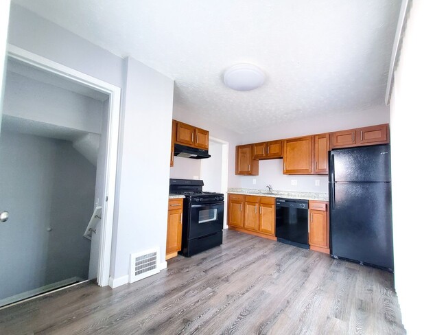 Building Photo - 3 Bed - 1.5 Bath Cape Cod for Rent in Willowick!