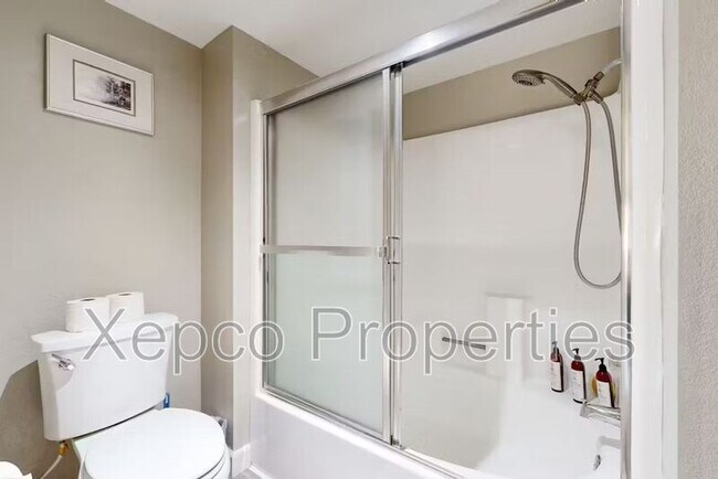 Building Photo - 505 S Farrell Dr