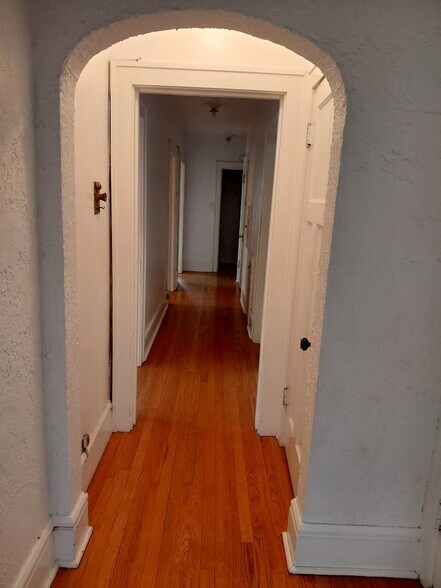 Building Photo - 4552 W Wells St