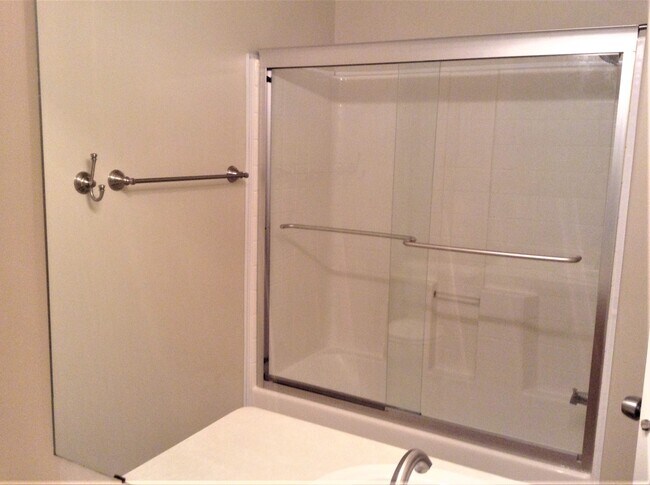 Building Photo - 929 Canfield Dr