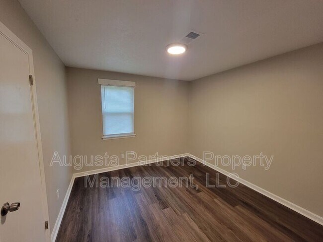 Building Photo - 139 Stoneybrooks Pl