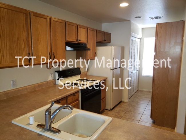 Building Photo - Two Bedroom Condo in Mesa!