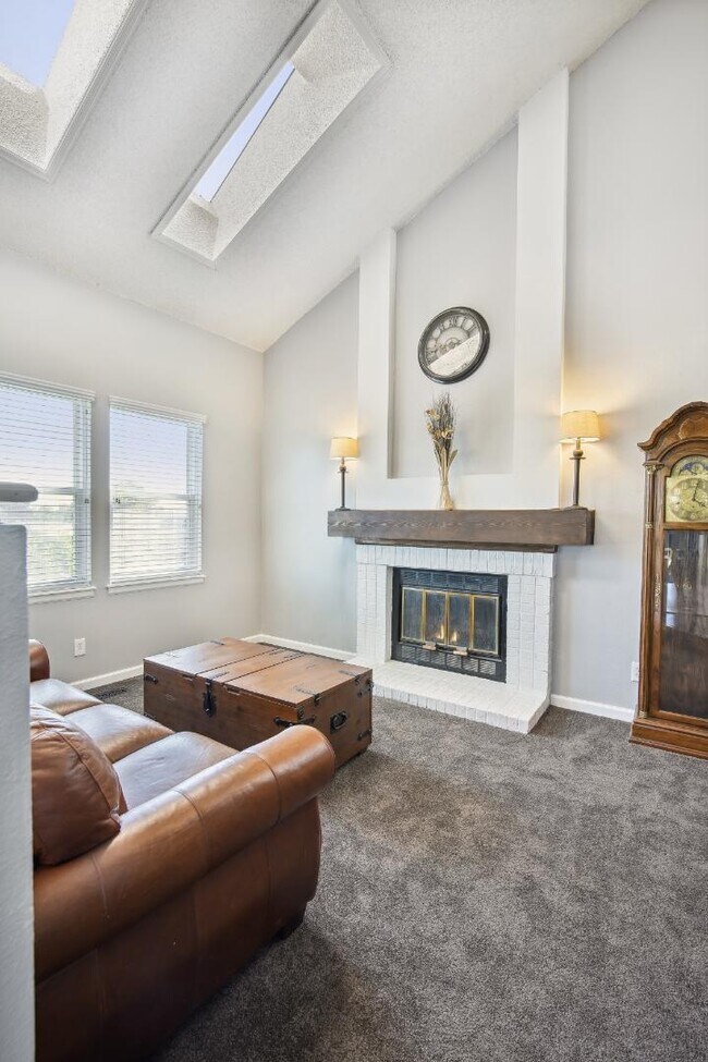 Building Photo - 7950 S Garrison Ct