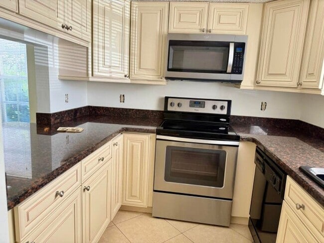 Building Photo - 6308 La Costa Dr