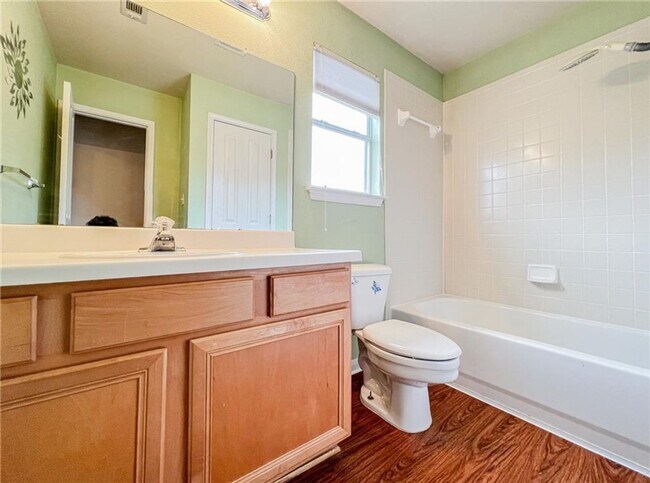 Building Photo - 1009 Hidden View Pl