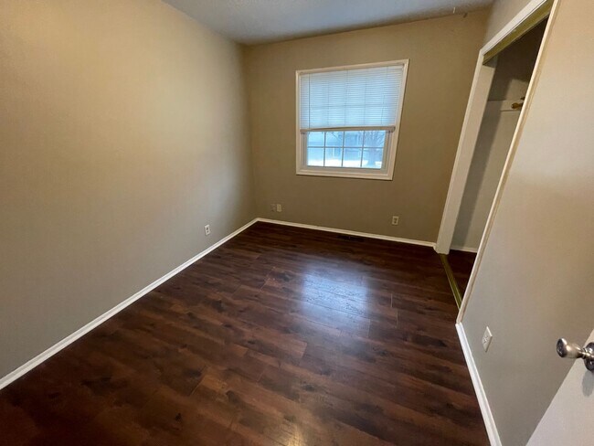 Building Photo - 16110 Hickory St