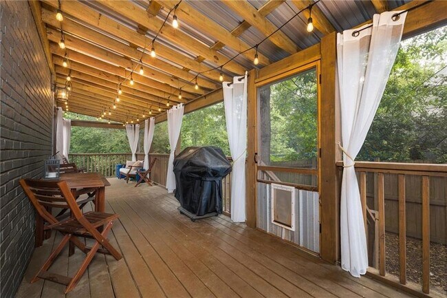 Building Photo - 365 S Howard St SE