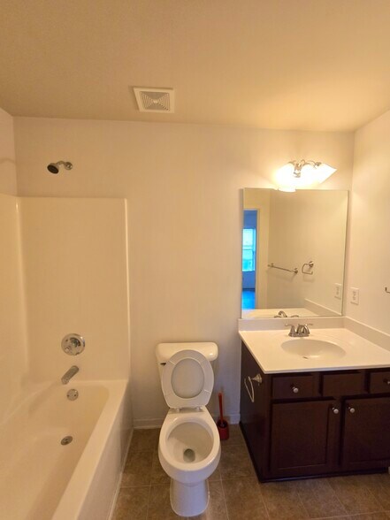 Building Photo - 2194 Oakland Grove Pl