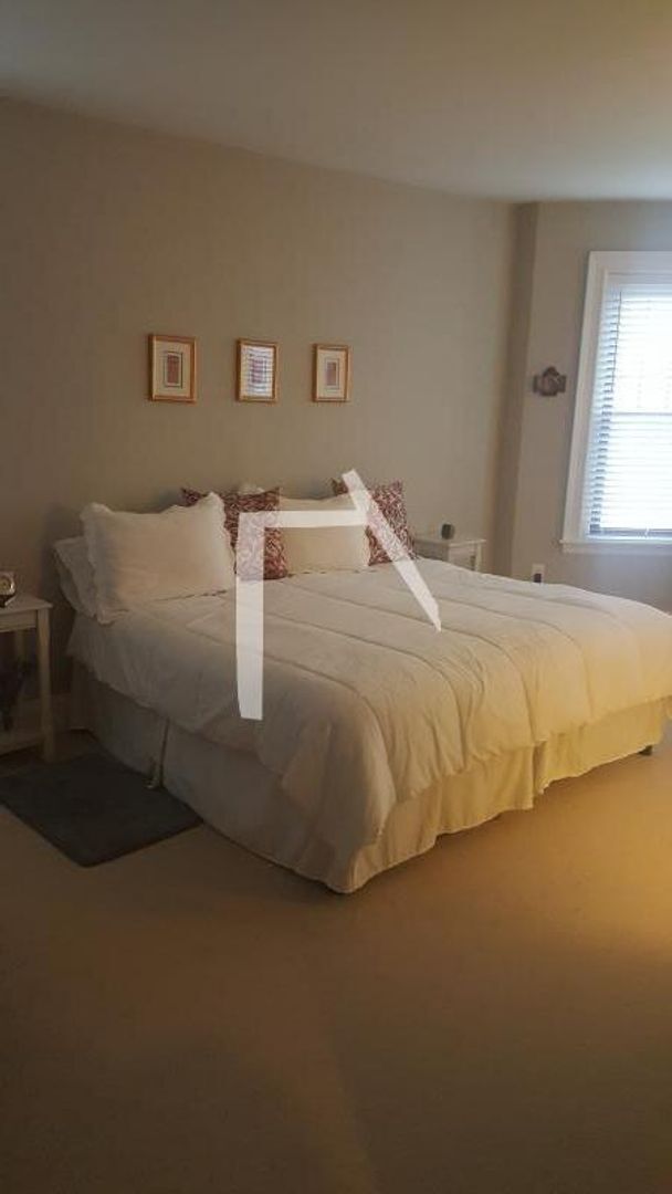 Building Photo - HOT ALLSTON LISTING!!!!