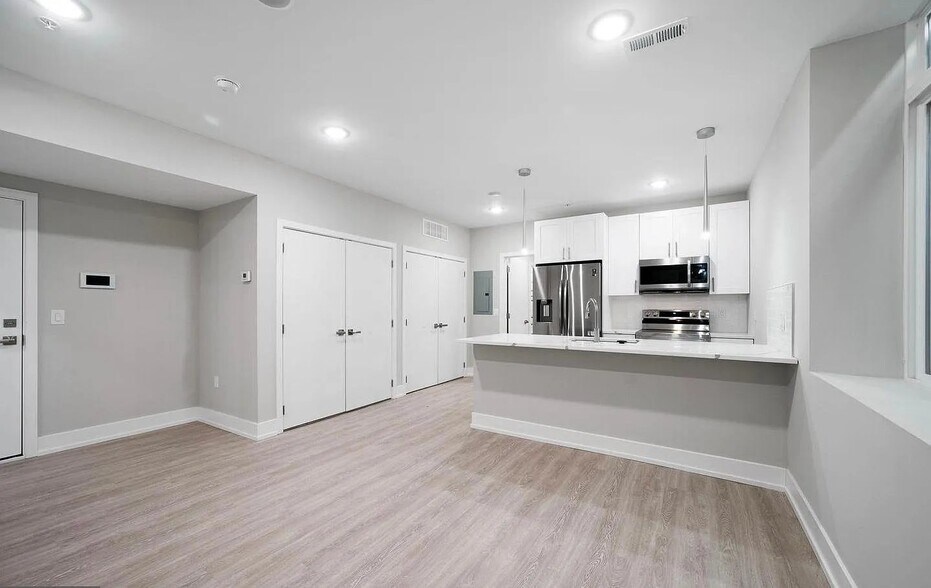 Building Photo - 649 N 35th St