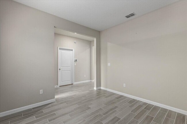 Building Photo - 1719 Amberly Dr
