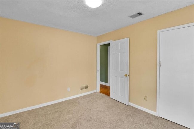 Building Photo - 8941 Ashwood Dr