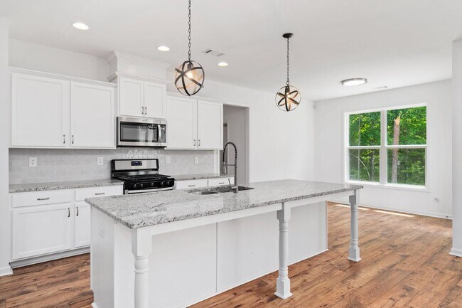 Building Photo - 2108 Charmond Dr