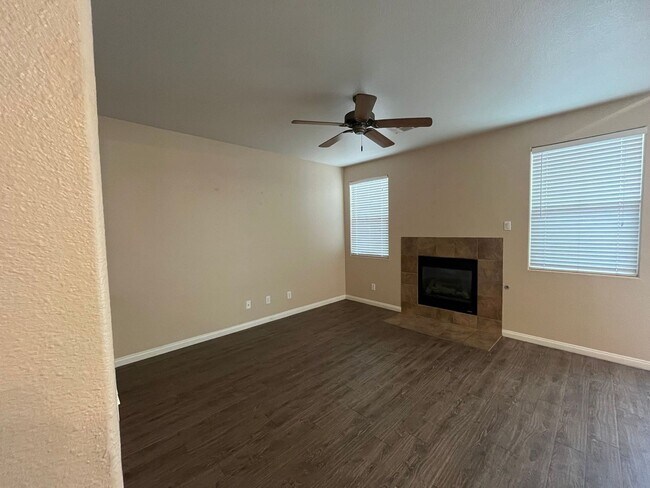 Building Photo - BEAUTIFUL 3 BEDROOM HOME IN THE VISTAS IN SUMMERLIN!