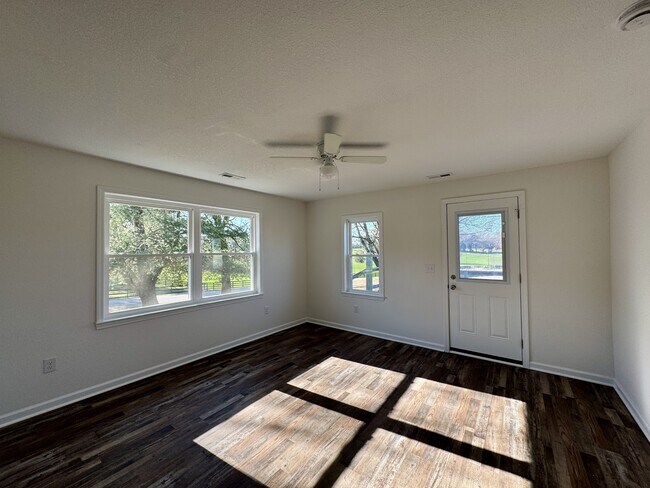 Building Photo - 6173 Unitia Rd