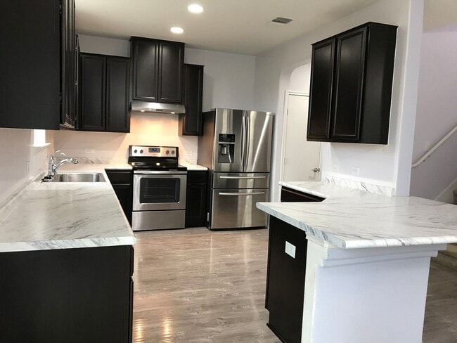 Building Photo - Great Location, Great Price
