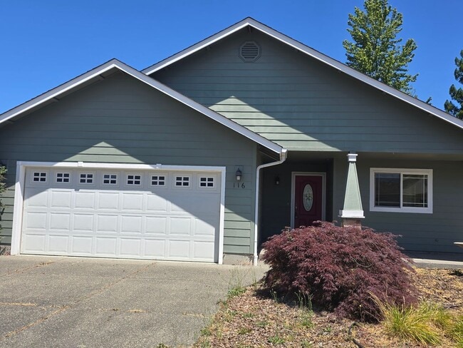 Building Photo - 3 bed 2 bath  Home for Rent in Grants Pass
