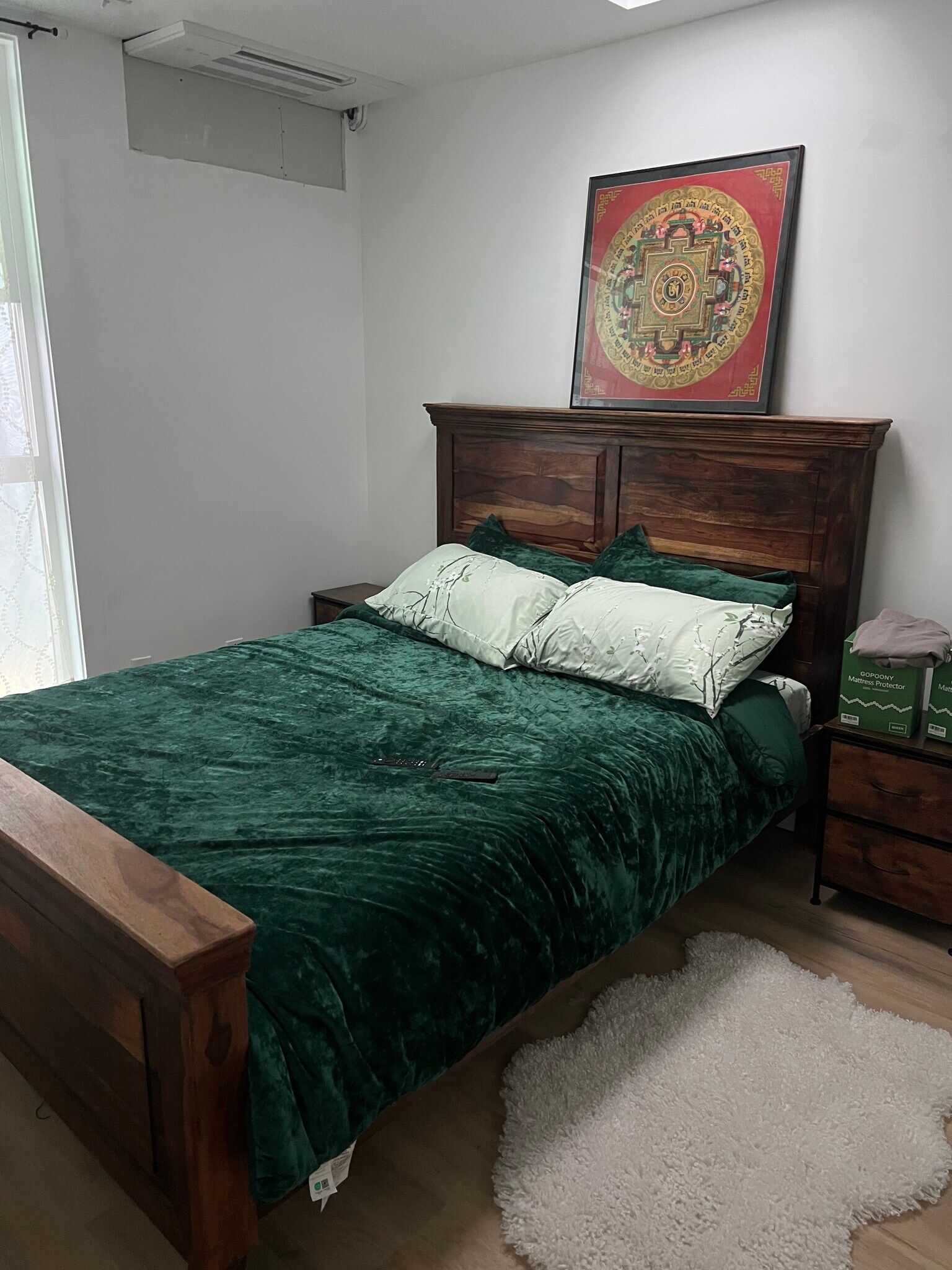 Second bedroom 50i inch Tv AC - 3512 Pacific Ave