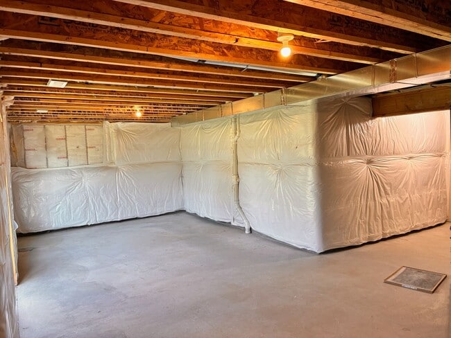 Building Photo - Spacious 3BR 2.5ba house in Urbandale, available NOW!