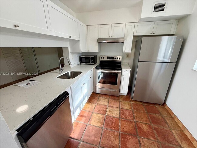 Building Photo - 110 Gardens Dr