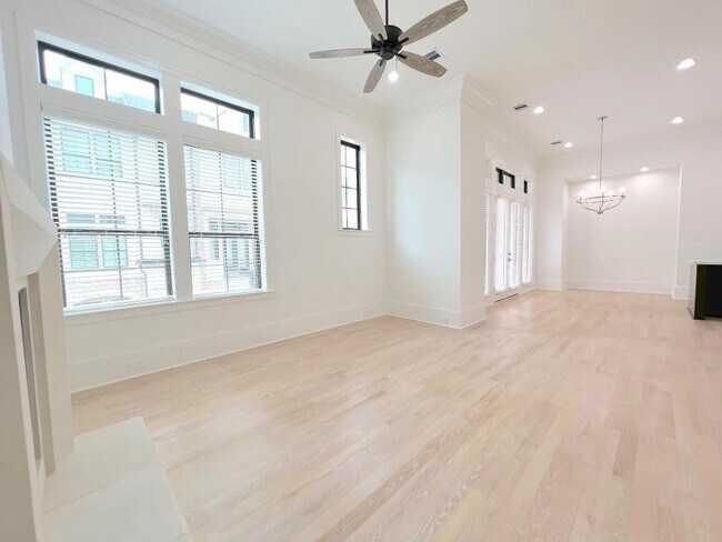 Building Photo - 2122 Blalock Rd