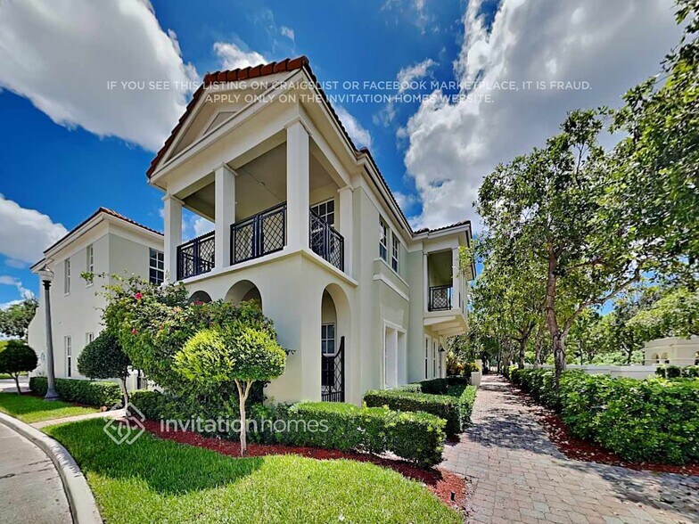 Building Photo - 720 NW 83rd Pl