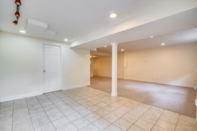 Building Photo - 11200 Powder Horn Dr