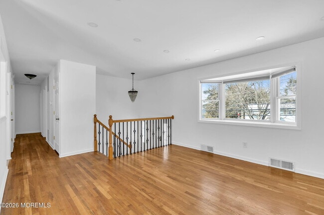 Building Photo - 117 Manhattan St