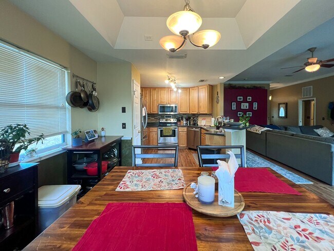 Building Photo - Pet Friendly 3BR/2BA Home on 1 acre in SW Gainesville - available Mid-October!